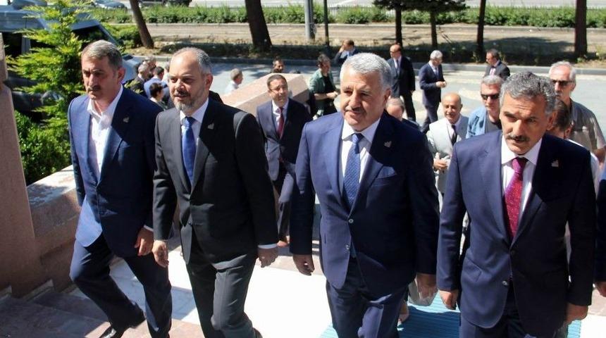 Ulaştırma Bakanı Arslan: &ldquo;gen&ccedil;leri İyi Yetiştiremiyorsanız Yaptığınız Yolların Anlamı Olmaz&rdquo;