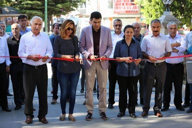 15 Temmuz Fotoğraf Sergisinde Fatma Nine Duygulandırdı