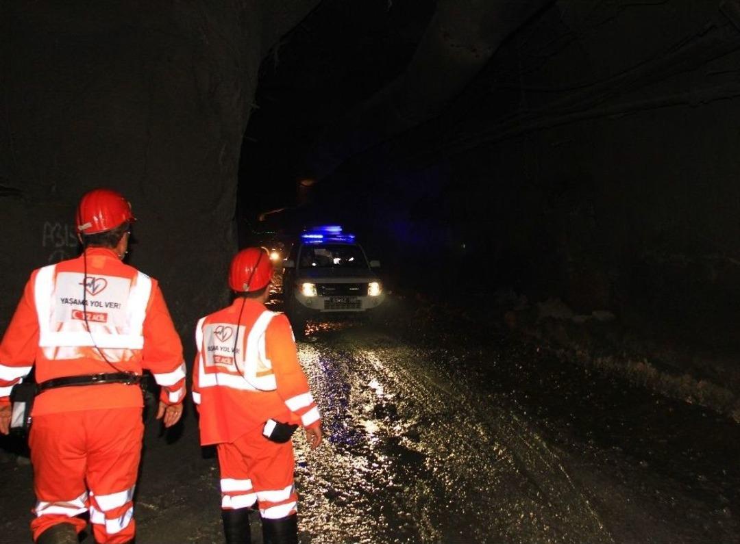 Rize&rsquo;de Yerin 450 Metre Altında &lsquo;yaşama Yol Ver&rsquo; Tatbikatı Yapıldı