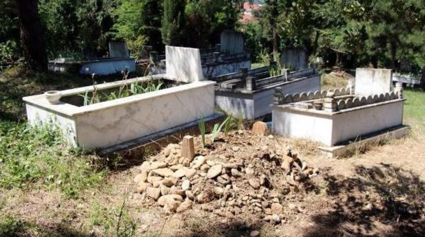 Annesinin Boğarak &Ouml;ld&uuml;rd&uuml;ğ&uuml; Minik Emir Can Toprağa Verildi