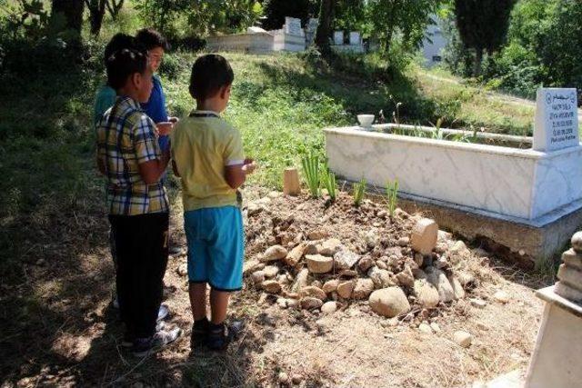 Annesinin Boğarak Öldürdüğü Minik Emir Can Toprağa Verildi