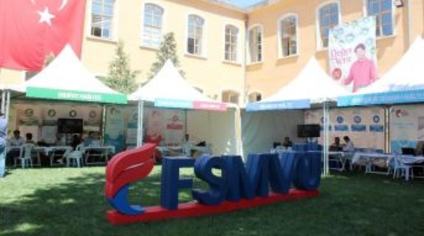 &Uuml;niversite Adaylarına Tam Kadro Tercih Ve Tanıtım İmk&acirc;nı