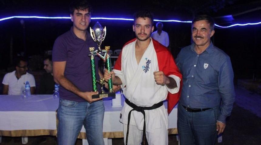 Avrupa &Uuml;&ccedil;&uuml;nc&uuml;s&uuml; Furkan &Ouml;d&uuml;llendirildi