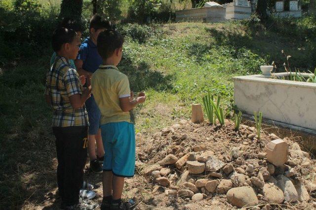 Anne Vahşetinde &Ouml;len 3 Yaşındaki Emir Can Son Yolculuğuna Uğurlandı 1