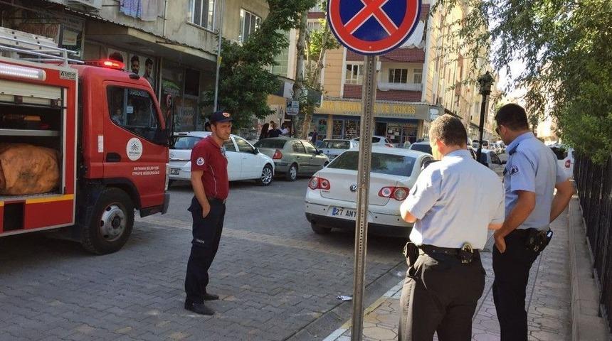 Gaz Ka&ccedil;ağı Olan Otomobil Paniğe Neden Oldu