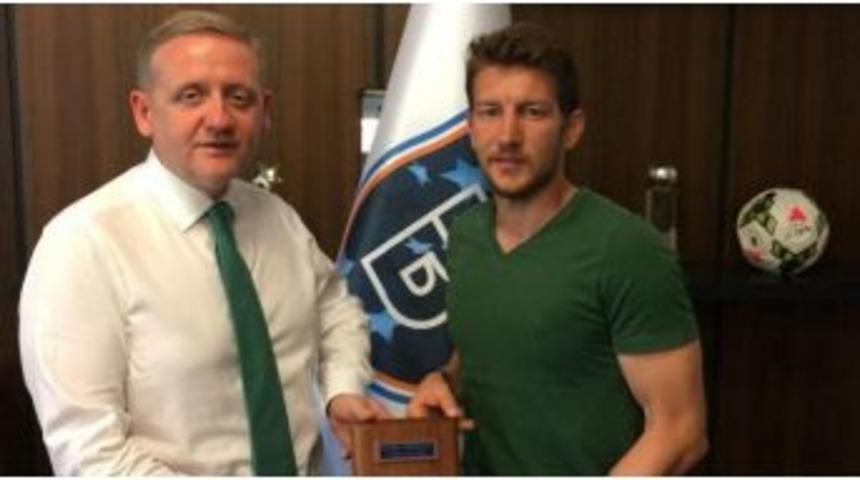 Başakşehir&rsquo;de Farhat &Ouml;ztorun İle Yollar Ayrıldı