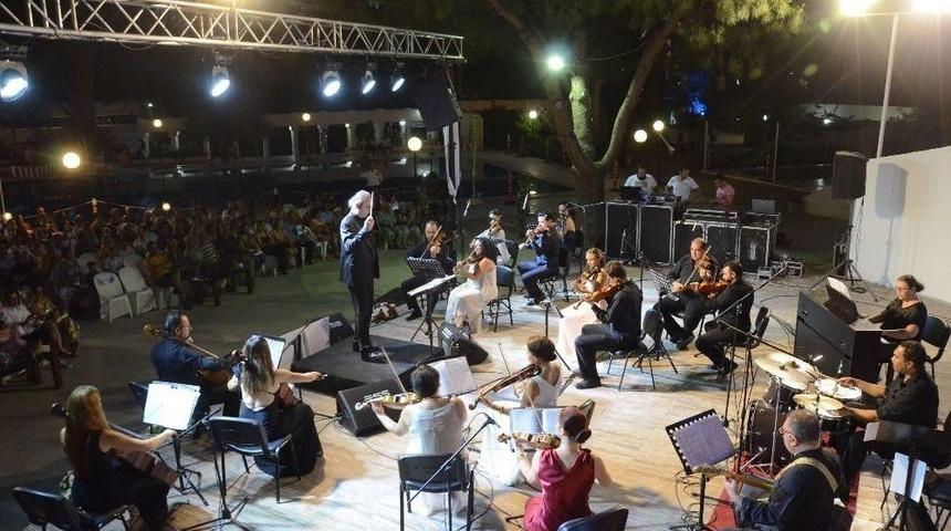 Kuşadası Oda Orkestrasından &lsquo;unutulmaz Film M&uuml;zikleri&rsquo; Konseri