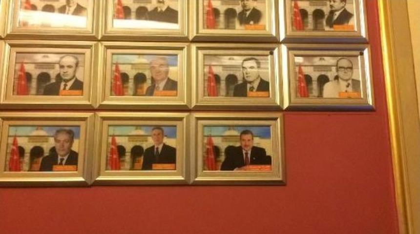 "o Vali"nin Fotoğrafı Artık Yok