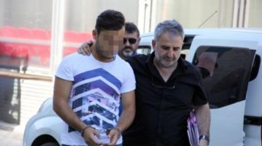 Kız Arkadaşına &Ccedil;ıplak Resimle Şantaj İddiasına Tutuklama