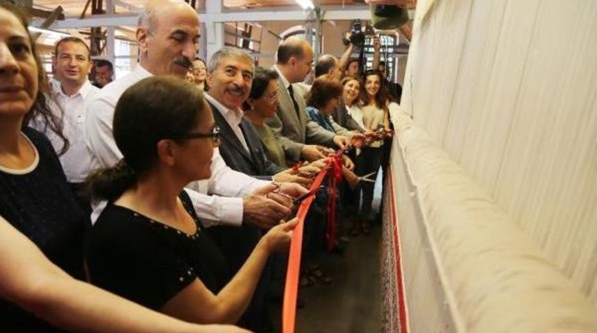 Dolmabah&ccedil;e Sarayı I&ccedil;in Hereke'de 52 Metrekarelik Halı Dokundu