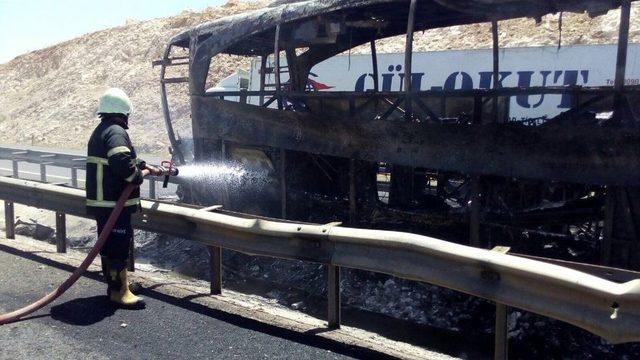 Şanlıurfa’da Yanan Otobüste 22 Kişi Yaralandı