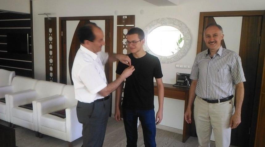 Lys&rsquo;de İlk 500&rsquo;e Giren &Ouml;ğrenci &Ouml;d&uuml;llendirildi