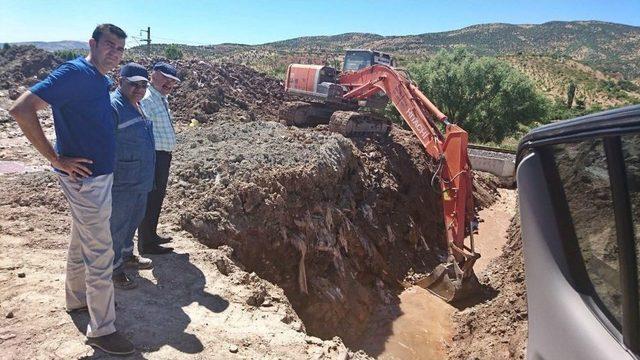 Su Hattı Temizlendi Ve Tamir Edildi