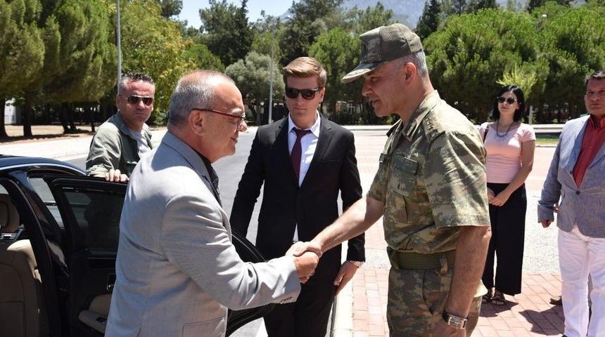 Başkan Erg&uuml;n Yeni Tugay Komutanı Dere&rsquo;ye Başarılar Diledi