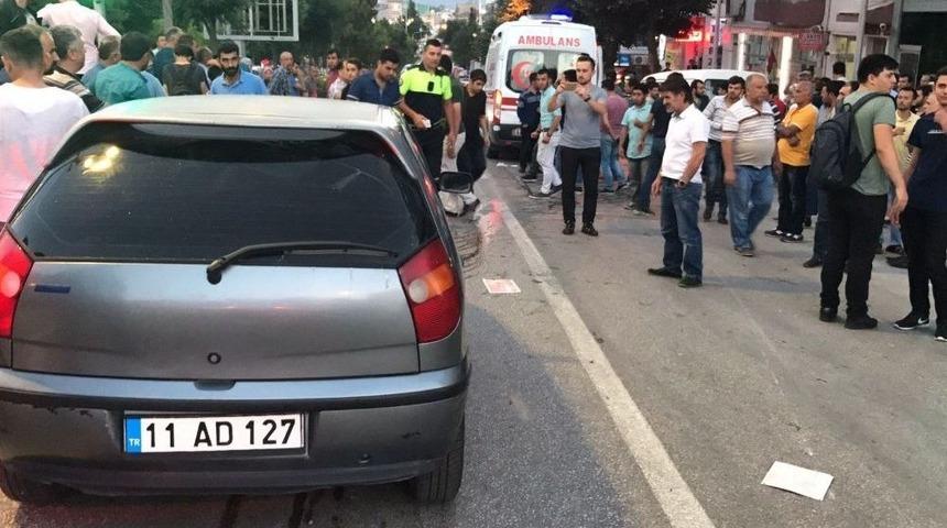 Motosiklet İle Otomobil &Ccedil;arpıştı; 1 Yaralı