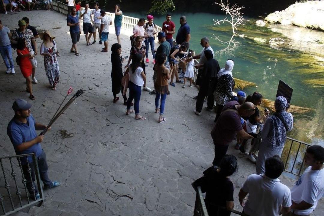 Susuz Kalan D&uuml;den Şelalesi&rsquo;ne Ziyaret&ccedil;i Akını