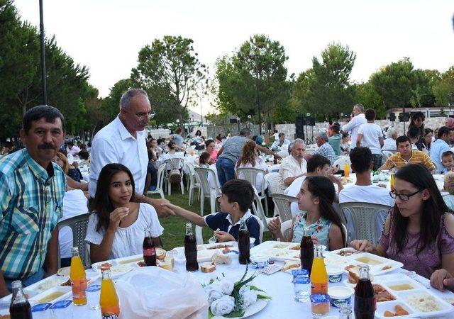 Başkan Kale Personeliyle Bir Araya Geldi