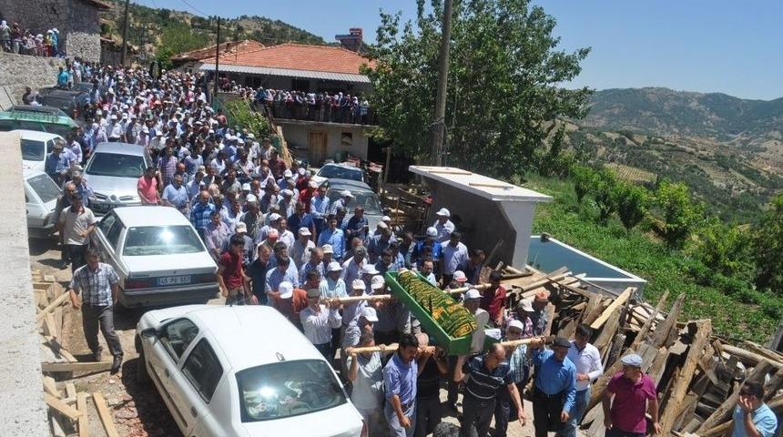 Kalp Krizi Ge&ccedil;iren Muhtar Hayatını Kaybetti