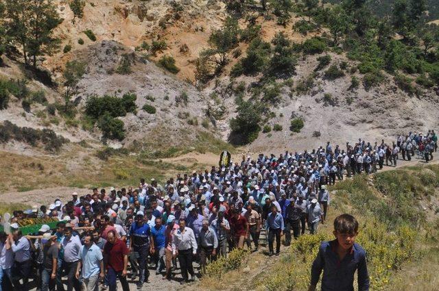 Kalp Krizi Geçiren Muhtar Hayatını Kaybetti