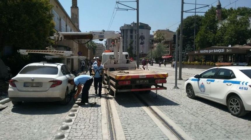 Tramvay Hattına Park Eden Ara&ccedil;lara Ceza