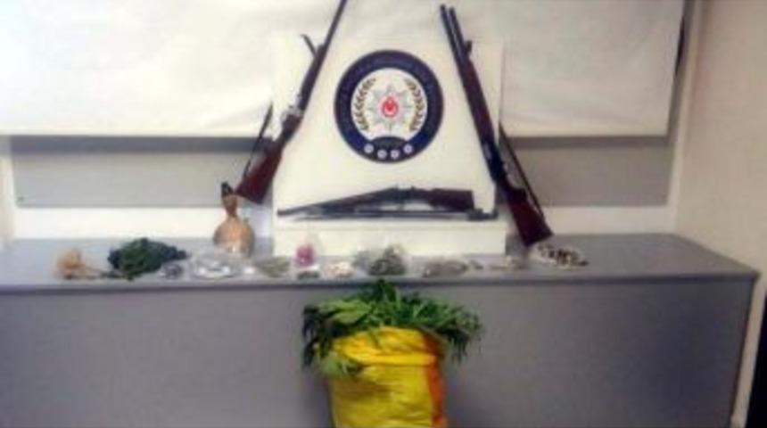 Evde Esrar, Bah&ccedil;ede Hintkeneviri Ele Ge&ccedil;irildi