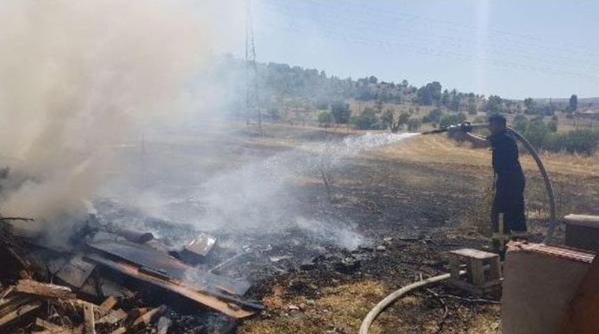 Kula'da Tarım Arazisinde Yangın