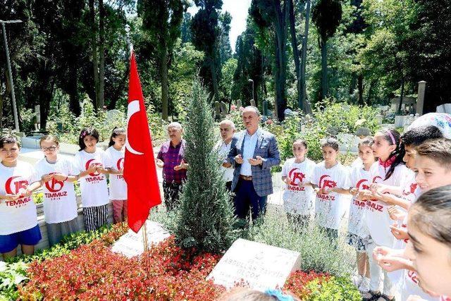 Bilgi Evi Öğrencileri Abdullah Tayyip Olçok’u Mezarı Başında Andı