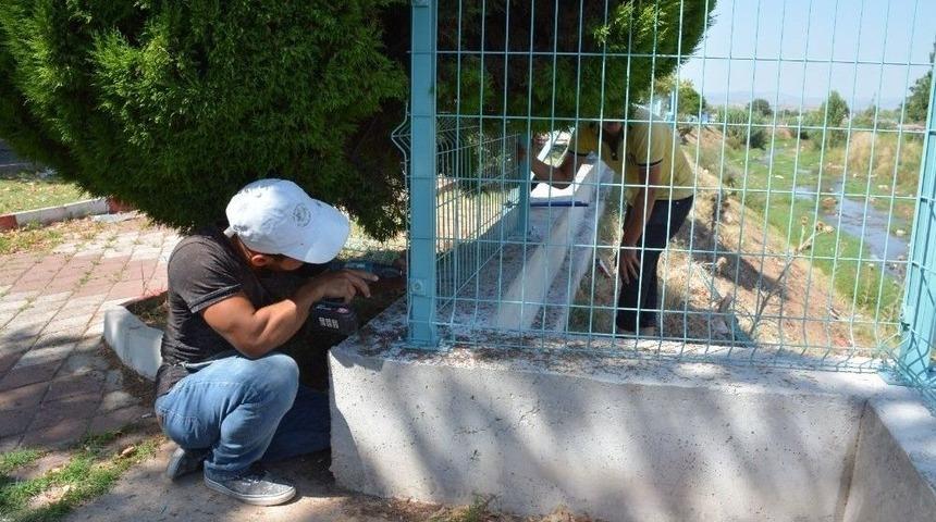 Ahmetli &Ccedil;ayına 2 Kilometrelik Korkuluk