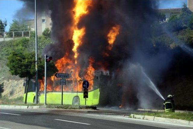 Belediye Otobüsü Alev Alev Yandı