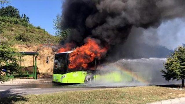 Belediye Otobüsü Alev Alev Yandı