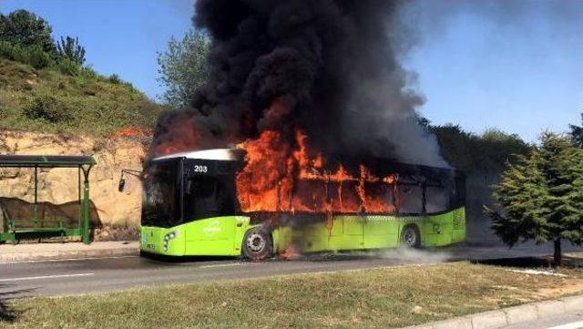 Belediye Otobüsü Alev Alev Yandı