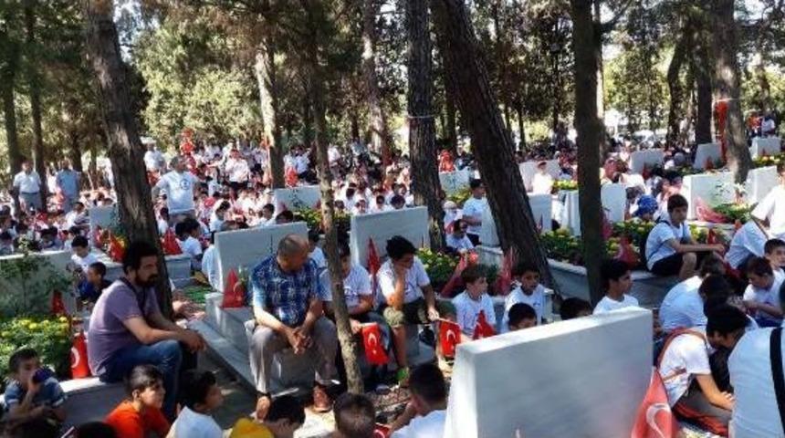 &Ccedil;orlu'da 700 &Ouml;ğrenci 15 Temmuz Şehitleri I&ccedil;in Dua Etti