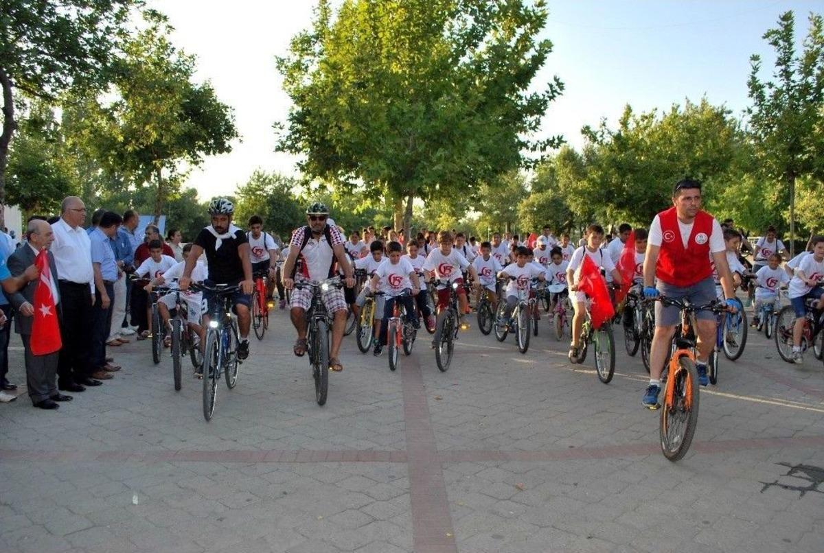 Manisa&rsquo;da Pedallar &ldquo;15 Temmuz Şehitleri&rdquo; Anısına &Ccedil;evrildi