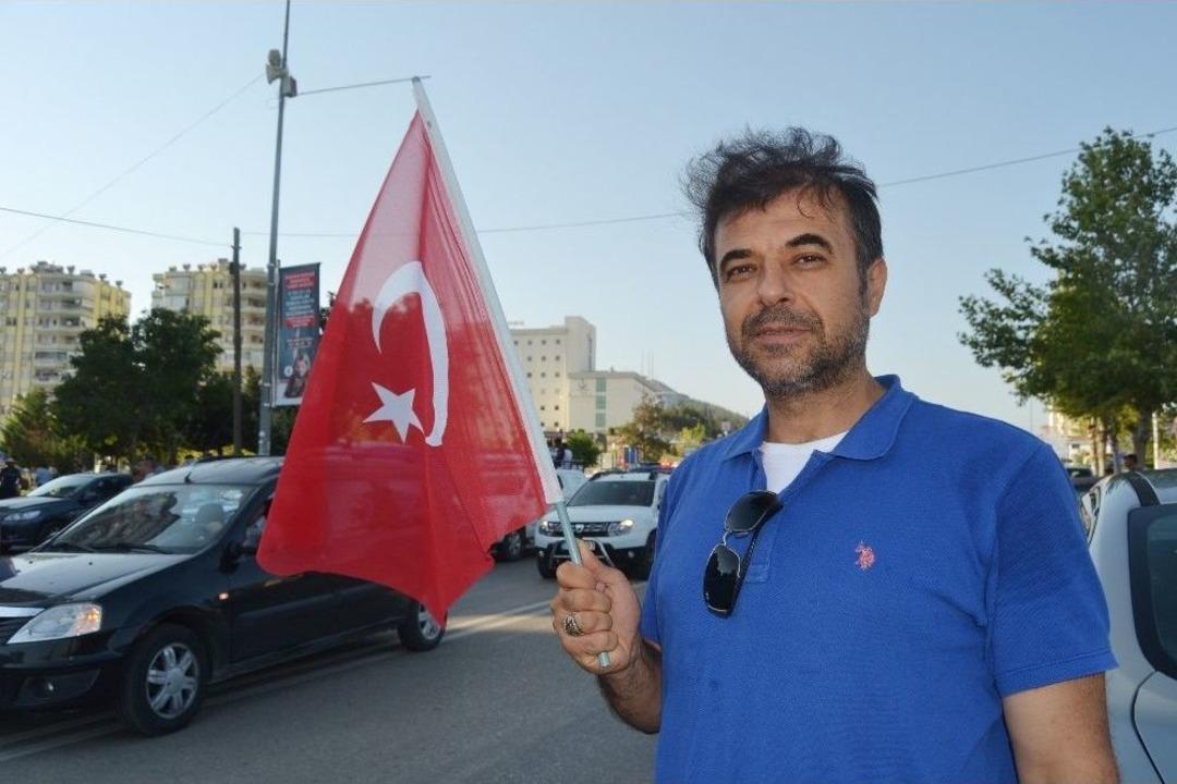 600 Ara&ccedil;lık &ldquo;15 Temmuz&rdquo; Konvoyu