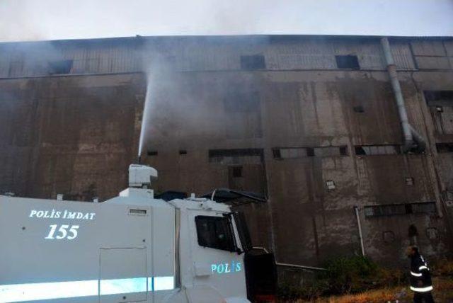 Kahramanmaraş'ta Çelik Fabrikasında Yangın (1)