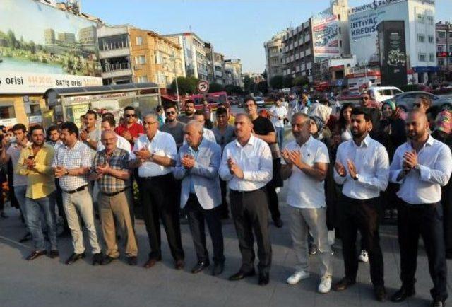 Cumhurbaşkanına Verilecek Bayrağı Şehit Babası Teslim Etti 1