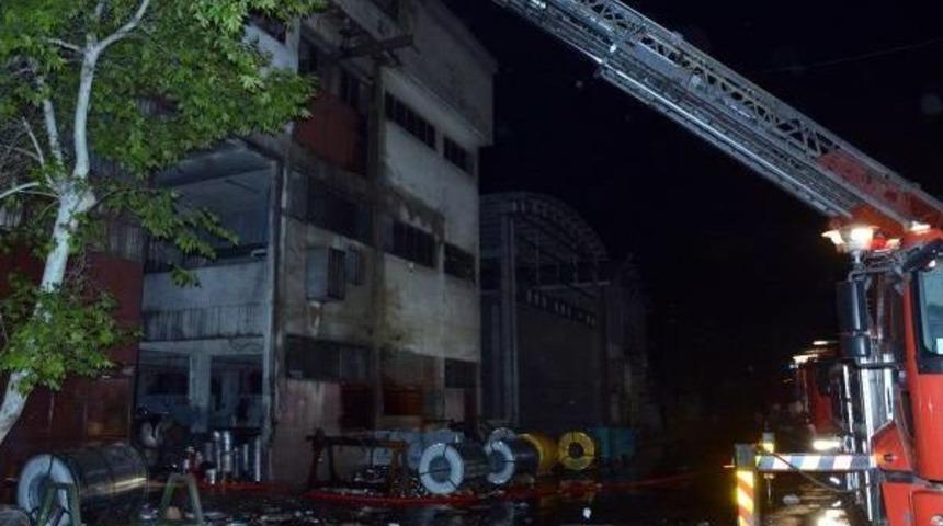 Kahramanmaraş'ta &Ccedil;elik Fabrikasında Yangın (2)