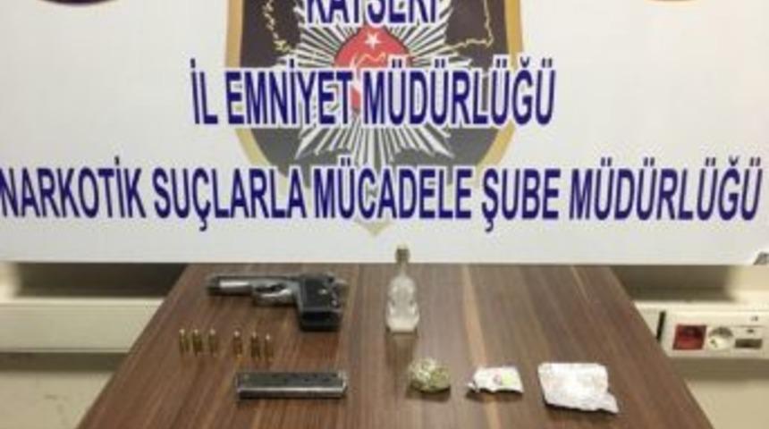 Zehir Taciri 4 Kişi G&ouml;zaltına Alındı