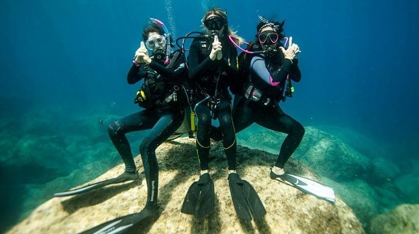 D&uuml;nya Kadın Dalgı&ccedil;lar G&uuml;n&uuml; Karşıyaka&rsquo;da Kutlanacak