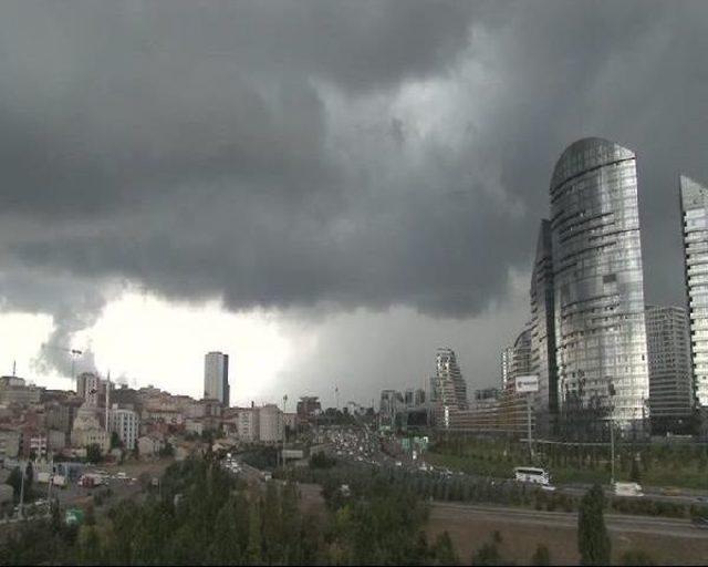 Saat 10.00... İstanbul'da Gündüz Geceye Döndü