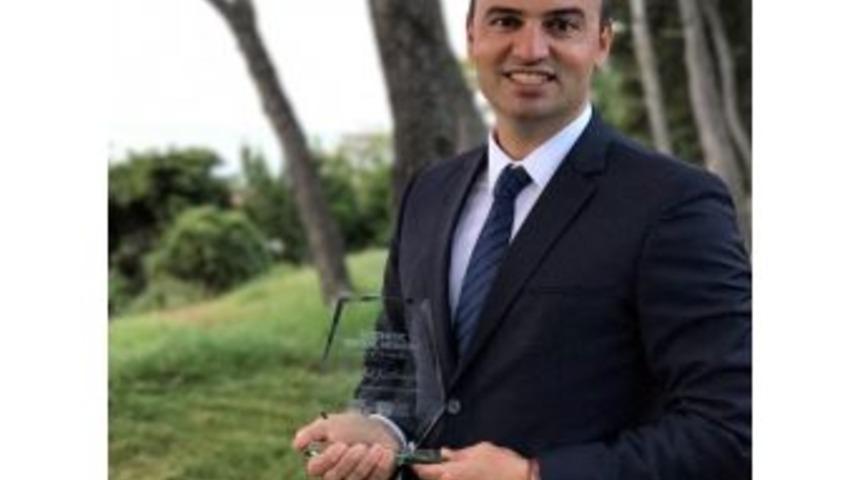 Y&uuml;z&uuml;n&uuml;z&uuml;n Şekline G&ouml;re G&uuml;l&uuml;ş Tasarımı