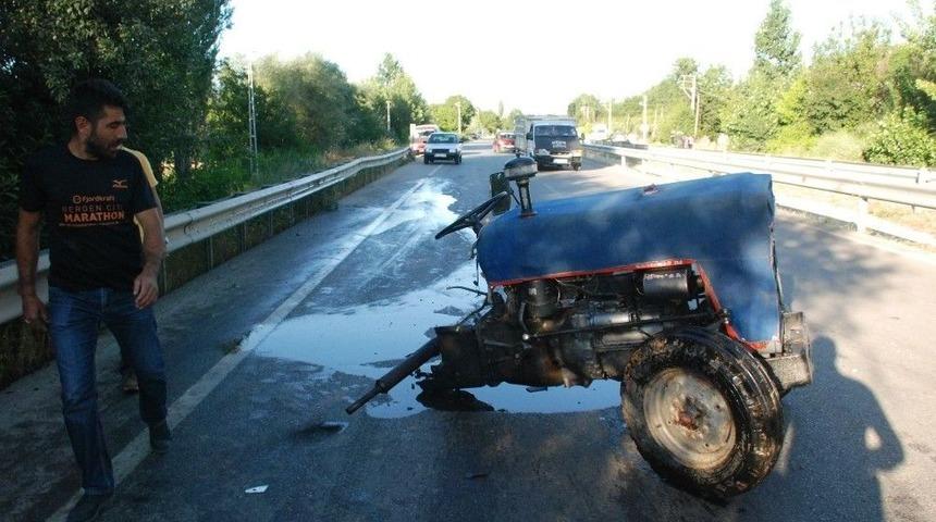 Trafik Kazasında Traktör İkiye Ayrıldı