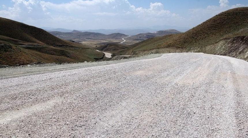 Akşit Mahallesi&rsquo;nde Yol &Ccedil;ilesi Bitti