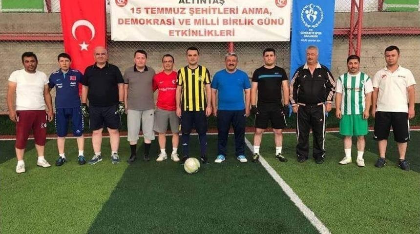 Altıntaş&rsquo;ta 15 Temmuz Kahramanları İ&ccedil;in Halı Saha Ma&ccedil;ı