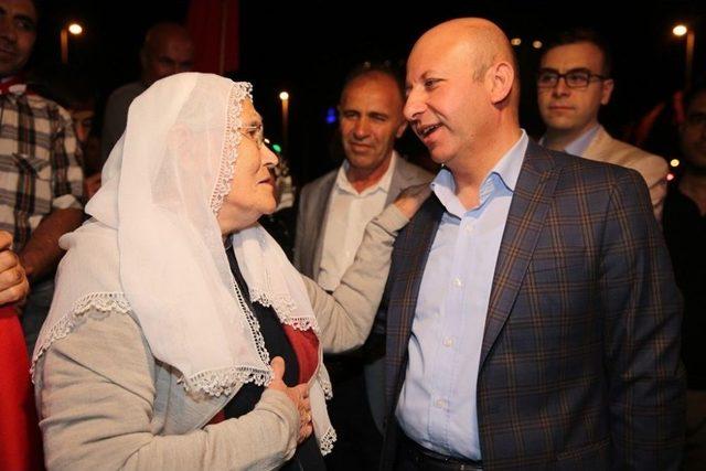 Başkan &Ccedil;olakbayrakdar, "15 Temmuz&rsquo;da Kocaman Bir Aile Olduğumuzu 27 G&uuml;nl&uuml;k N&ouml;bette G&ouml;sterdik" 1