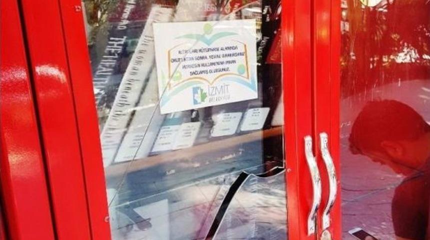 İzmit&rsquo;te Sokak K&uuml;t&uuml;phanelerine Yine Zarar Verildi
