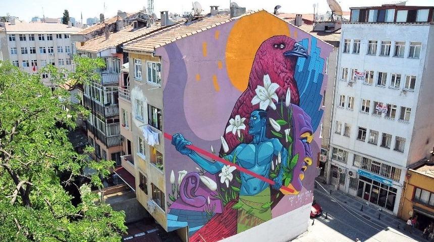 Semtin Duvarları Tablo Oldu