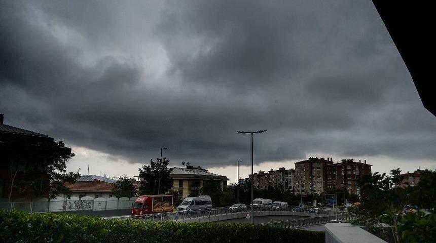 İstanbul Karanlığa B&uuml;r&uuml;nd&uuml;