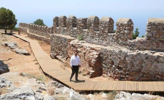 Alanya Kalesi'nde Engelliler Için Yaya Yolu