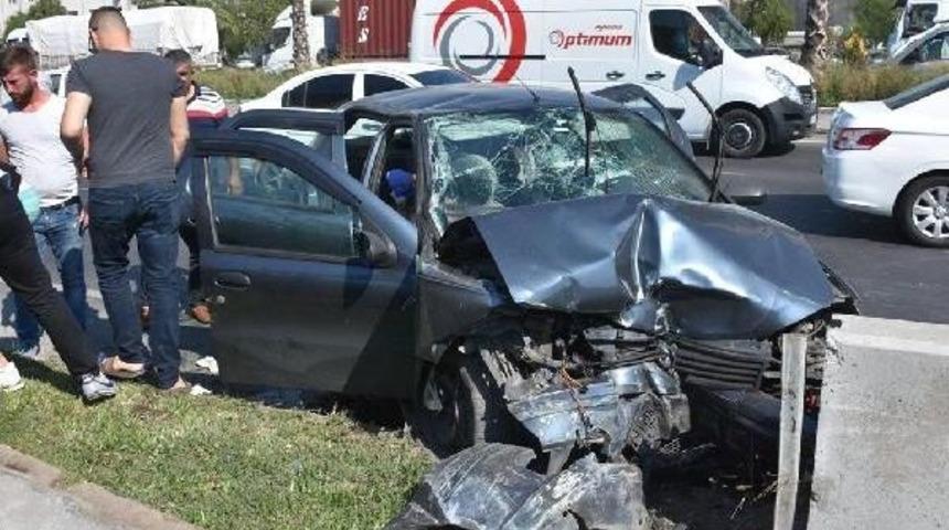 Kazada Yaralanan &Ccedil;ocuklarına Ilk M&uuml;dahaleyi G&ouml;z Yaşlarıyla Yaptı